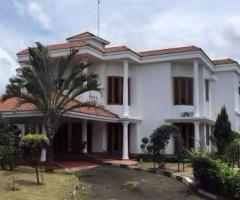 4 BR, 7660 ft² – Villa with large compound in Kakkanad.