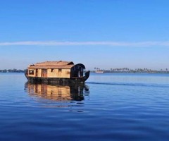 Experience the Beauty of Kerala Backwaters with Lifemadeasy