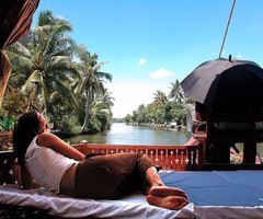 Enjoy Your Honeymoon at Kerala Houseboat Cruise- Lifemadeasy