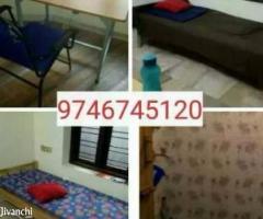 1 BR – Food & acvomodation for ladies near statue
