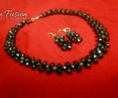 Party wear necklace madeof shinning beads.